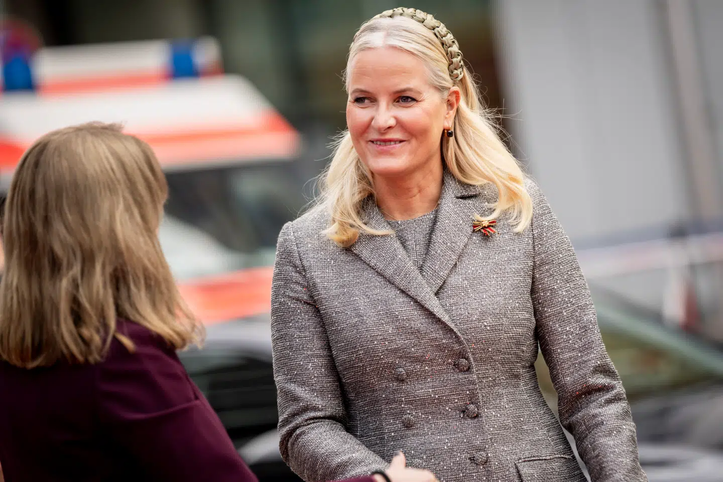 I interviewet med NRK fortæller Mette-Marit blandt andet, at hun mødte Epstein gennem en fælles ven.