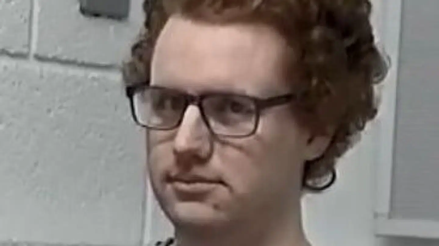 Den tidligere politibetjent er blevet dømt for en række grove forhold.