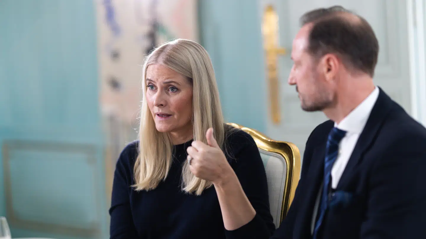 Interviewet fandt sted på kongeparrets officielle bolig, Skaugum, torsdag. I interviewet deltog Mette-Marit sammen med sin mand kronprins Haakon, og svarede på forholdet til Jeffrey Epstein.