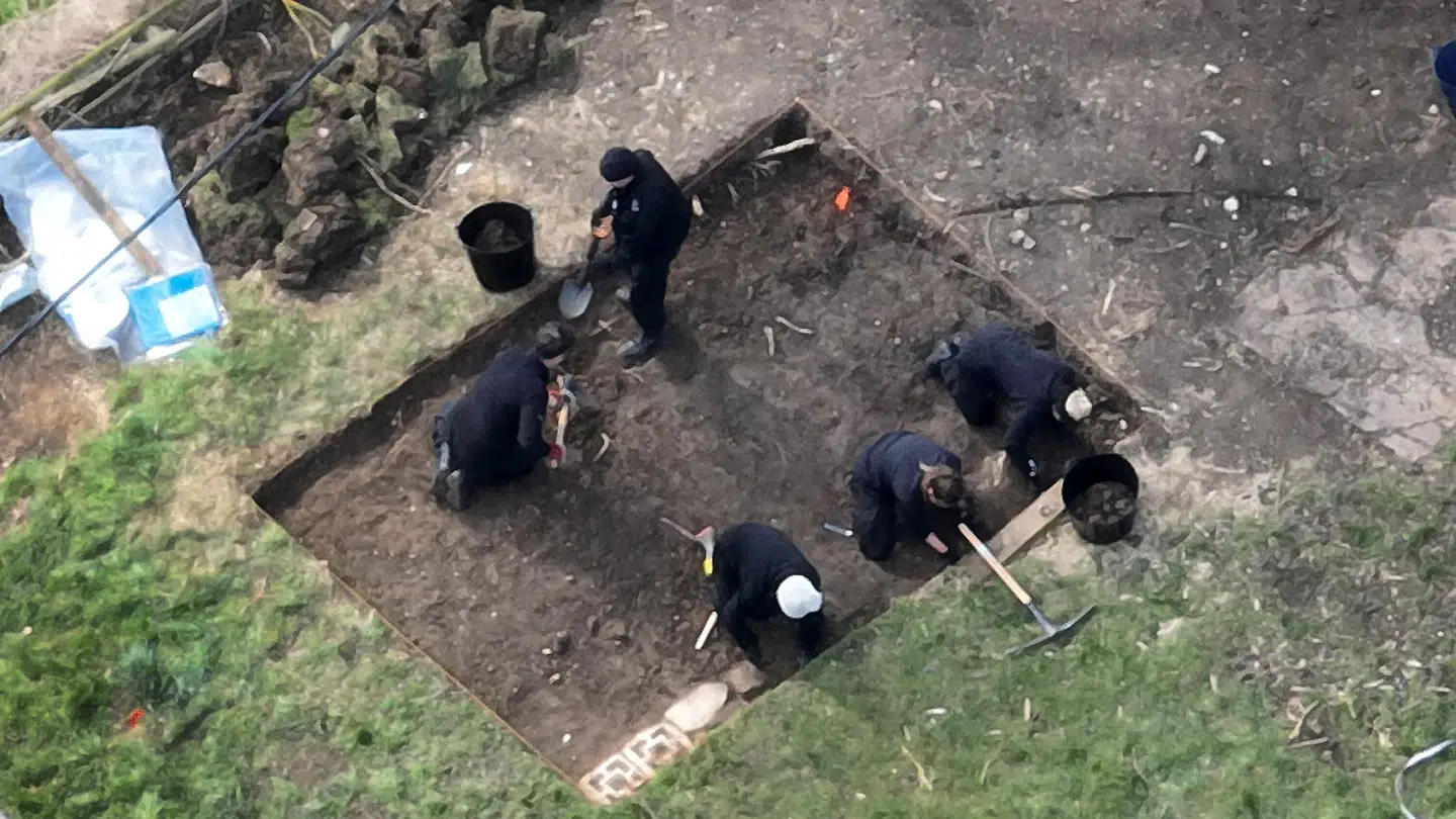 Politiet har tidligere gennemsøgt en grund i Hertfordshire i deres søgning efter liget.