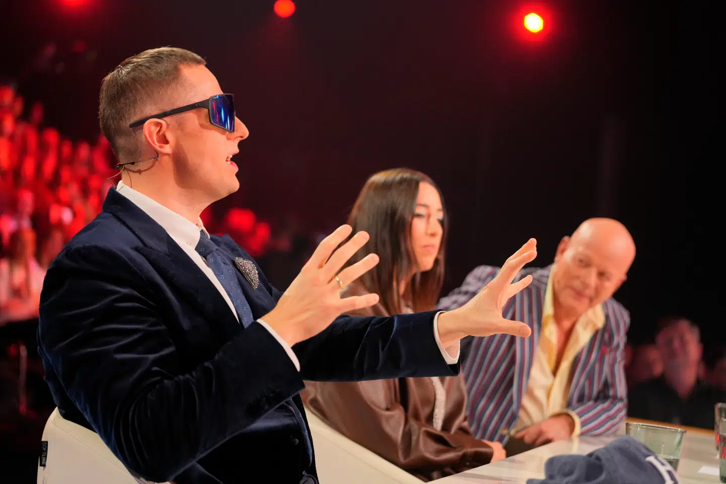 Benjamin Hav stjal showet til 'X Factor's fjerde liveshow – også med hans skibriller, der gemte på afblegede øjenbryn, foruden hans joke om The Antonelli Orchestra.