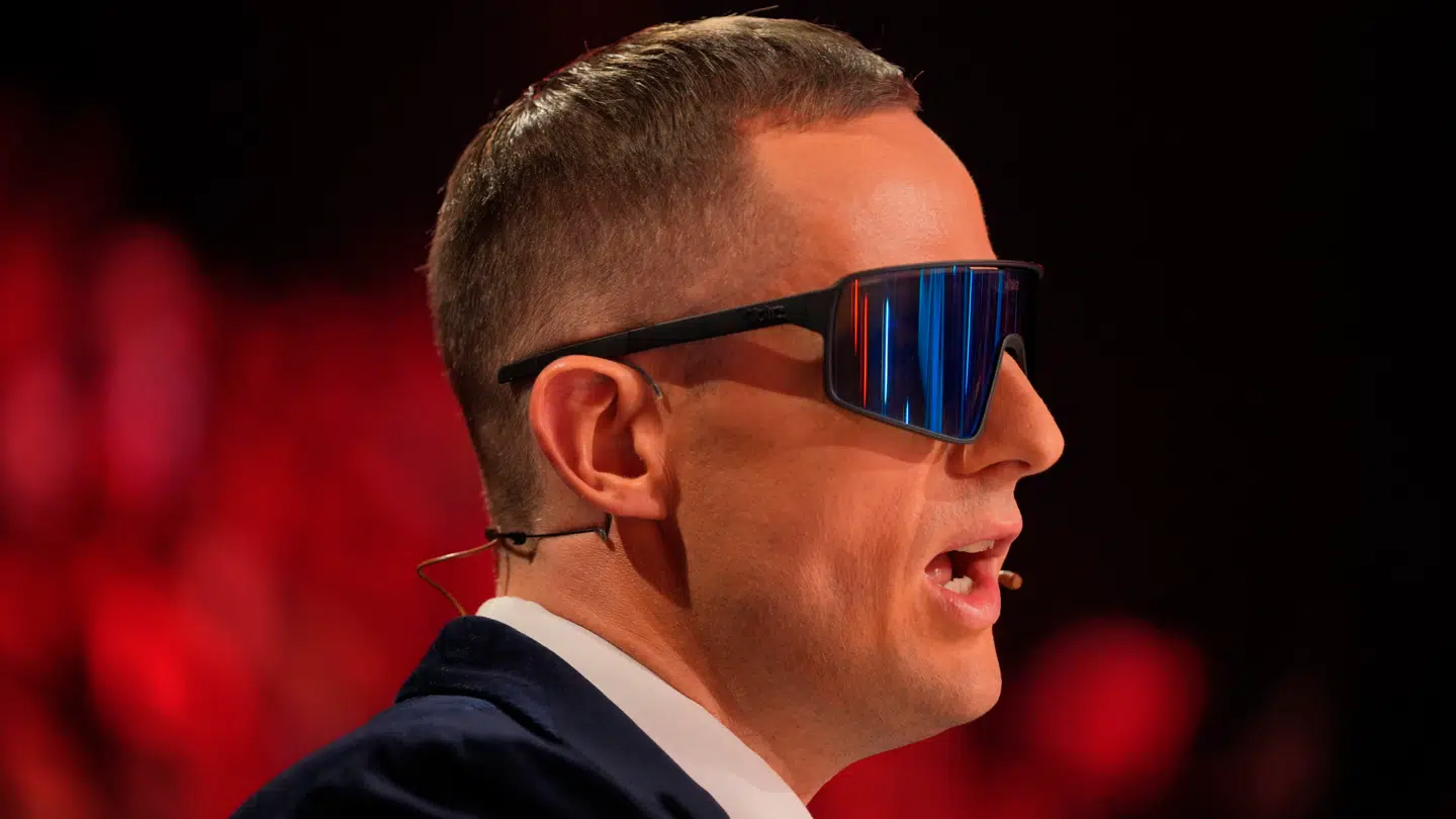 Benjamin Hav er den nye konge af 'X Factor', og han stjal showet med sine skibriller og afblegede øjenbryn – og en pinlig brøler.