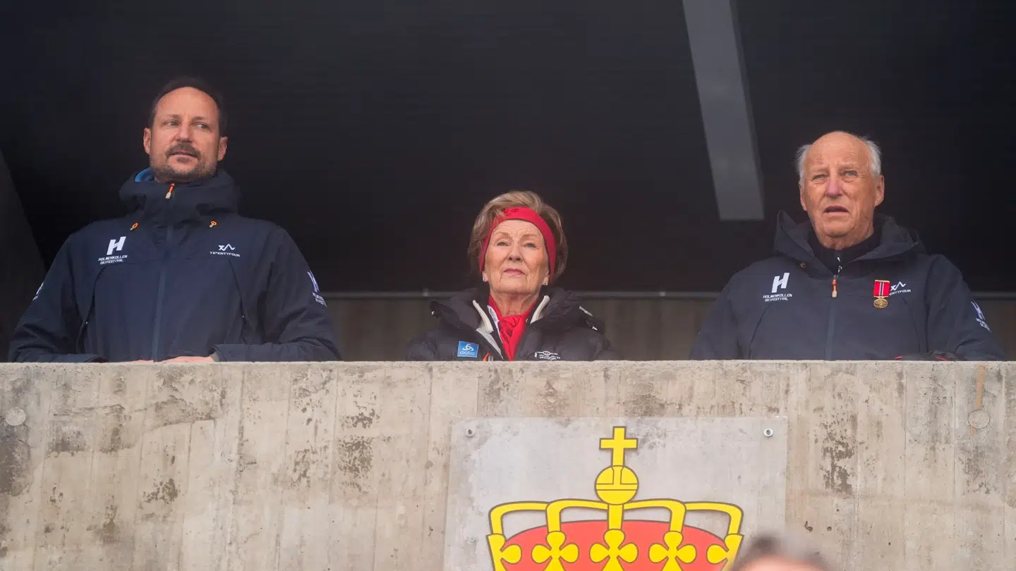 Kongeparret og kronprins Haakon fotograferet under et ski-arrangement sidste weekend.