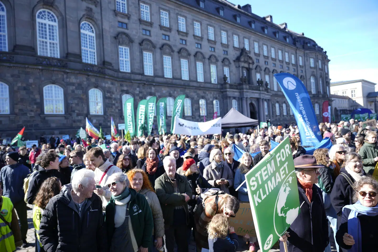 Folkets Klimamarch er indledt i København lørdag. Demonstrationen er for et sundere fødevaresystem i Danmark og en retfærdig global klimapolitik.