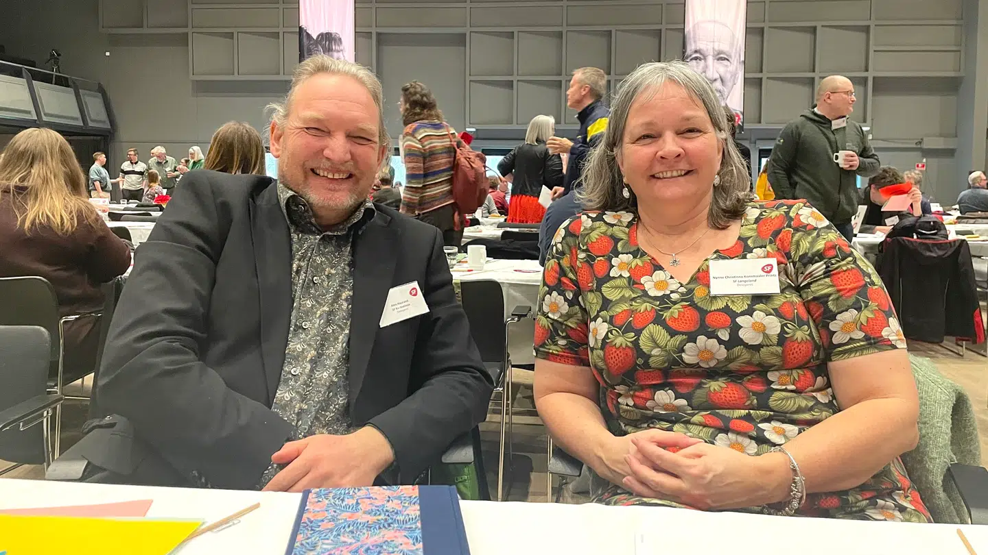 SF-medlemmer Alex Haurand og Nynne Printz fortæller til B.T. på partiets landsmøde, at det er vigtigt at bakke op om konventionerne.