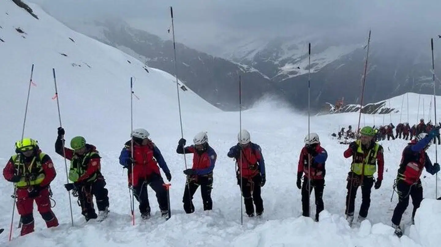 Billede fra Italiens nationale redningstjeneste, efter lørdagens lavine, der involverede cirka 25 skialpinister, hvor to personer døde og tre alvorligt sårede.