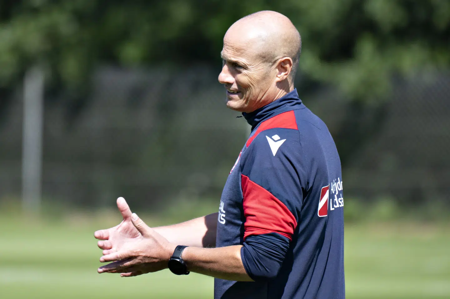 Steffen Højer har fået opbakning af AaB's sportschef, John Møller, selv om resultaterne er svigtet i denne sæson. (Arkivfoto).