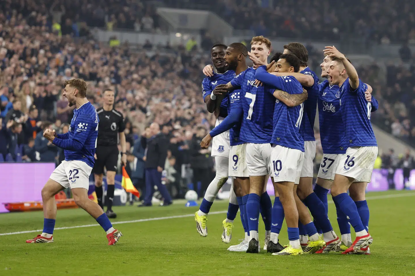 Everton var klart bedst mod Chelsea og kunne tre gange fejre en scoring.