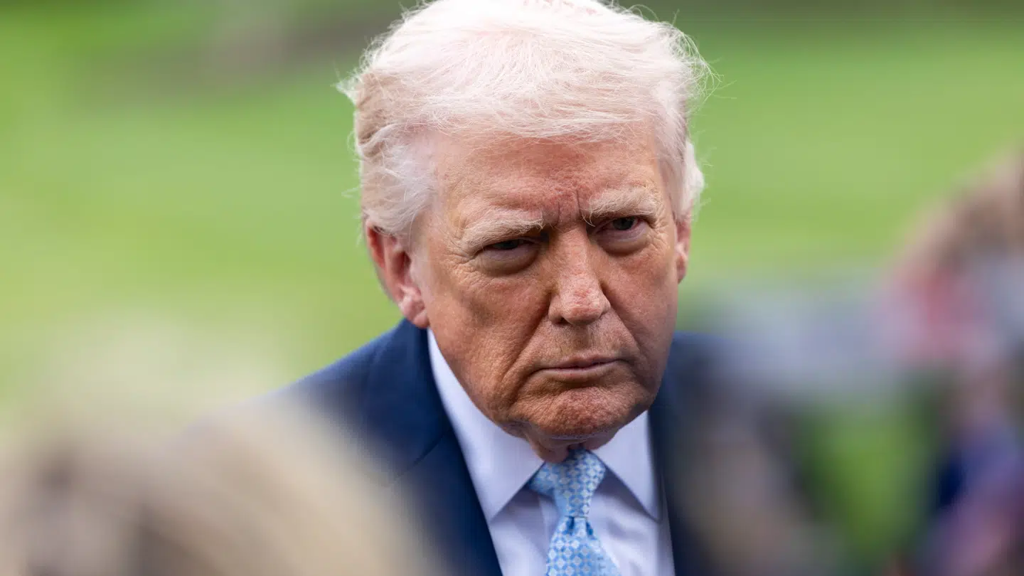 Den amerikanske præsident får høvl efter sin upassende kommentar om den afdøde tidligere FBI-direktør.