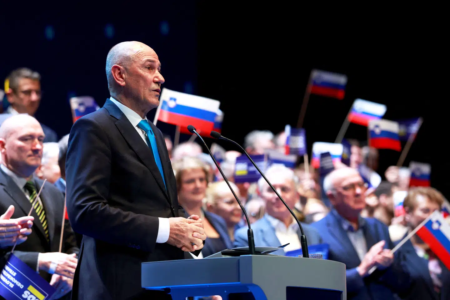 Janez Jansa fra det højreorienterede SDS er på stemmesedlen i Slovenien søndag. Han har tidligere været premierminister tre gange. (Arkivfoto).