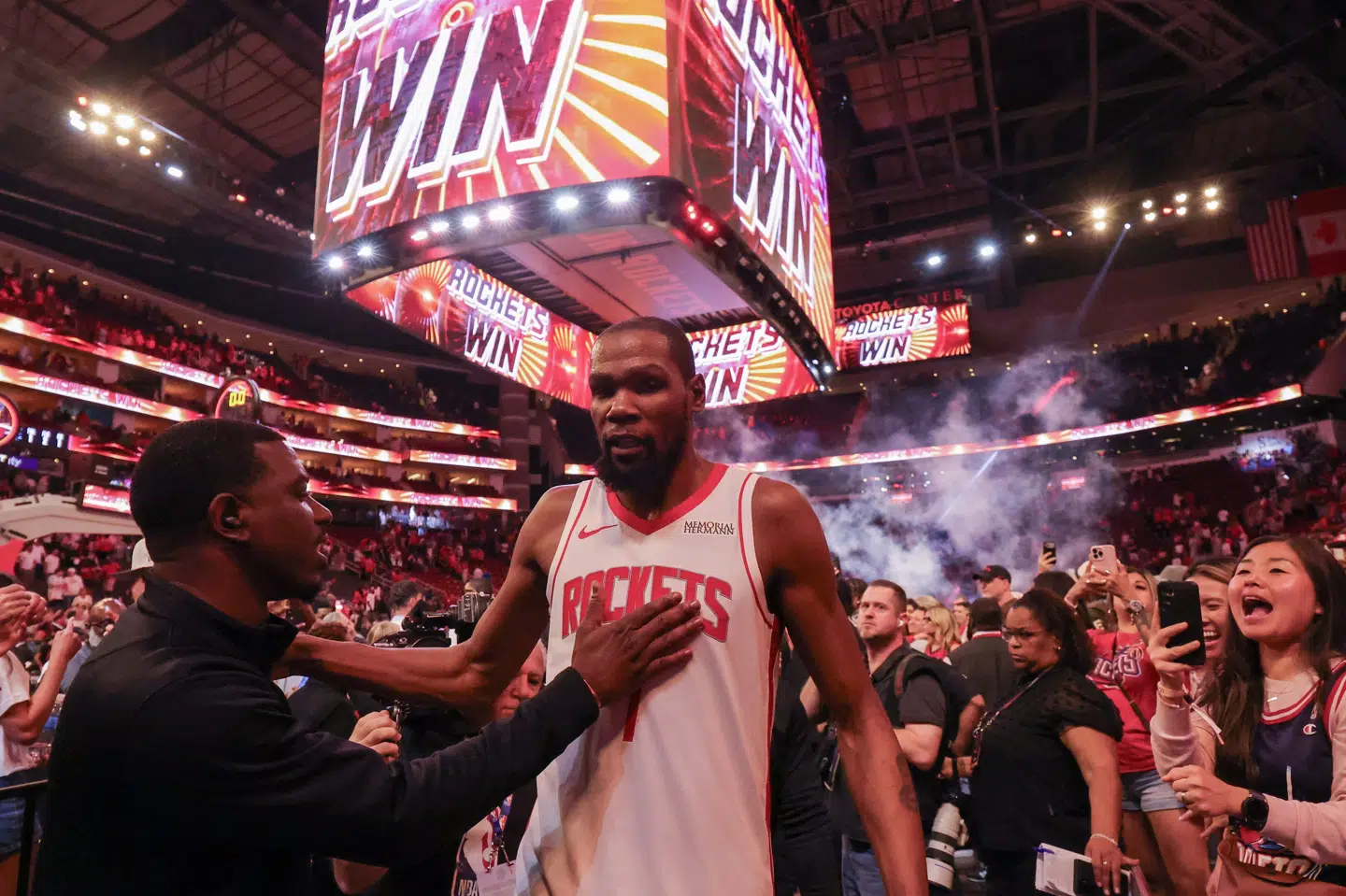 Kevin Durant efter Houston Rockets’ sejr over Miami Heat, hvor han passerede Michael Jordan på NBA’s pointliste.