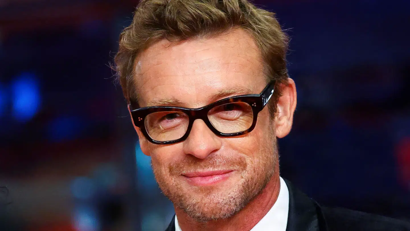 Simon Baker og Nicole Kidman skulle være blevet set holde i hånd.