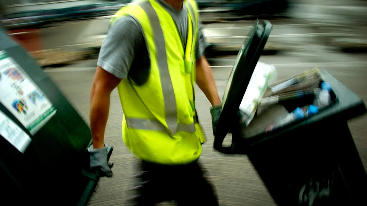 En skraldemand i det centrale Frankrig fandt fredag morgen en lille nyfødt pige i en container. Billedet er hentet i arkivet og viser ikke den omtalte skraldemand.