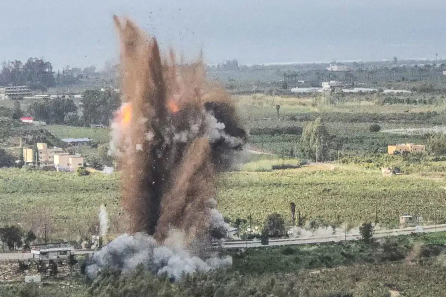 Et israelsk angreb 22. marts målrettet Qasmiyeh-broen på en motorvej, der forbinder landsbyer i Tyre-området med distrikter yderligere mod nord.