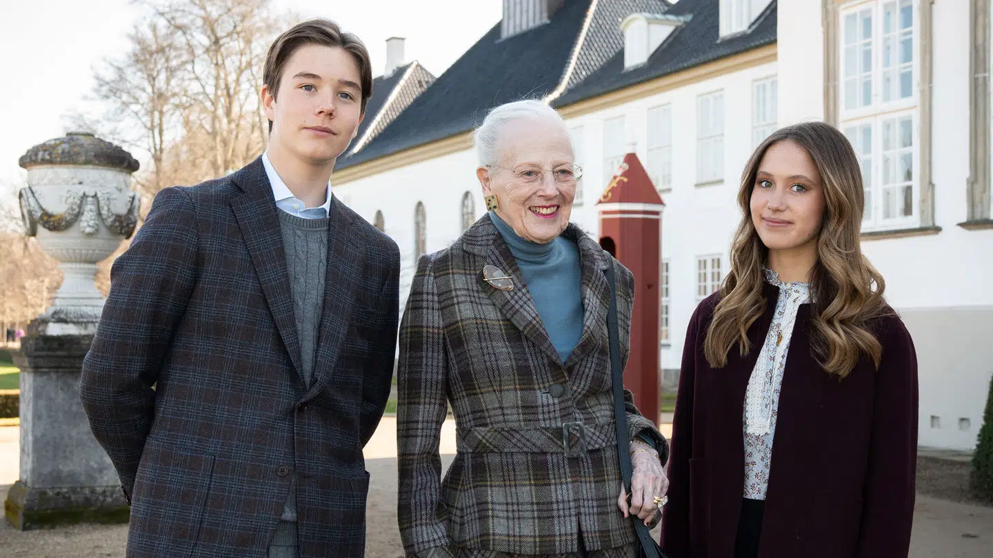 Dronning Margrethe med prins Vincent og prinsesse Josephine til søndagsgudstjeneste på Fredensborg Slot 22. marts.