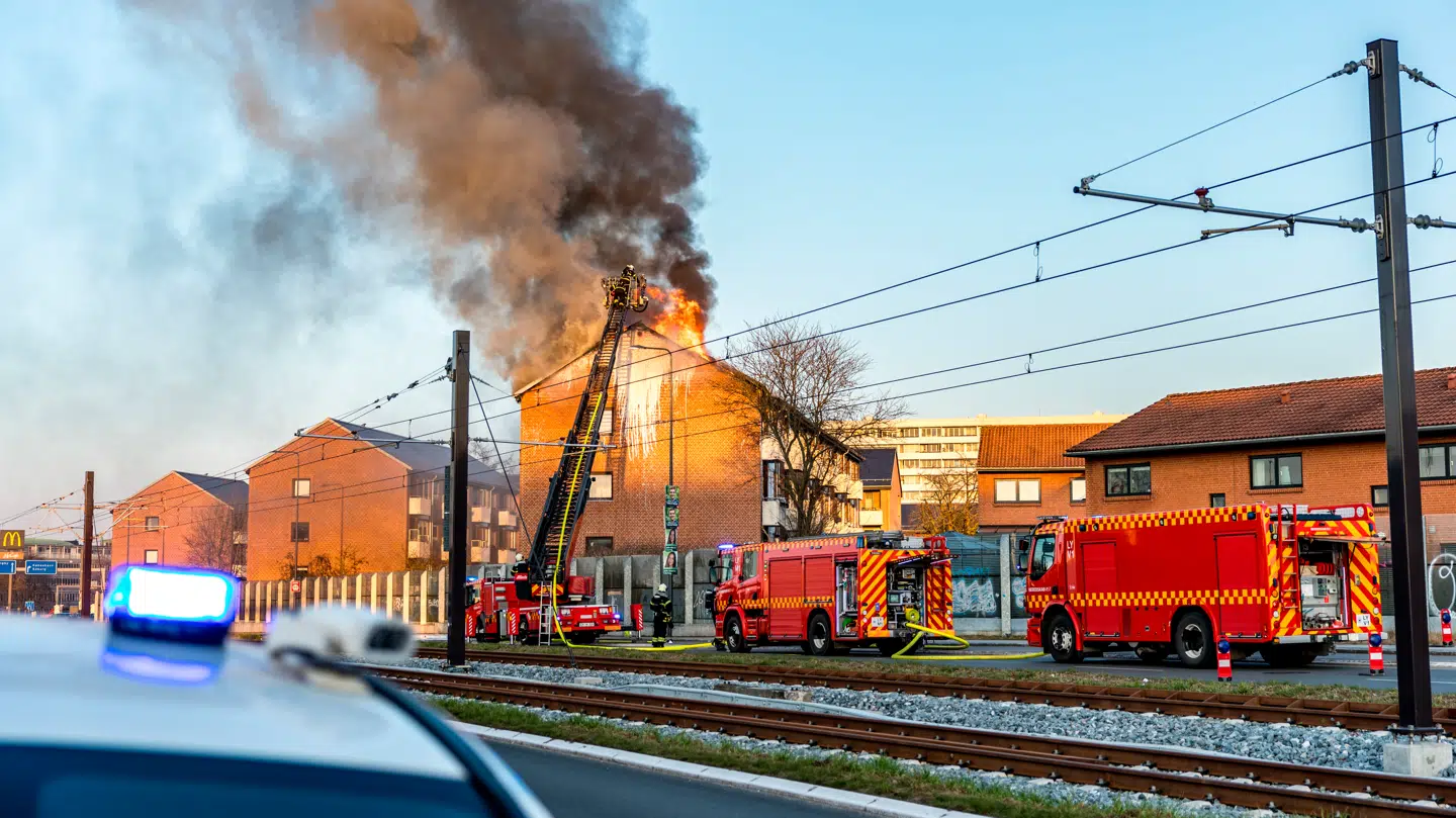 Sådan så det ud da Beredskab Øst tidligere arbejdede ved branden.