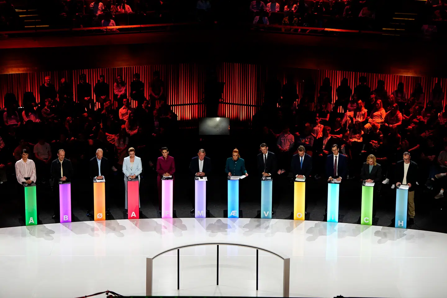 12 partiledere var samlet til debat hos DR søndag aften.