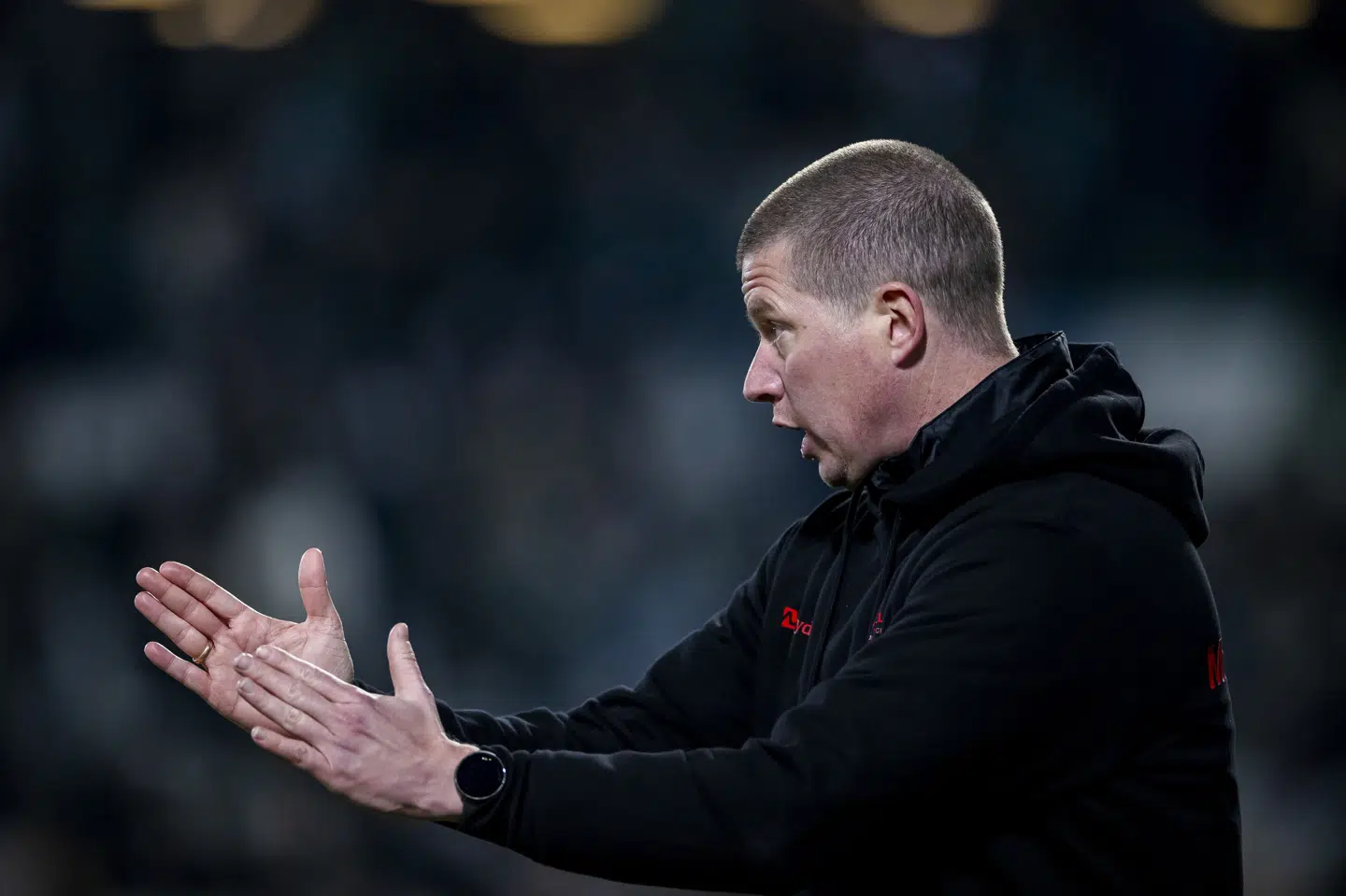 FC Midtjylland-træner Mike Tullberg var utilfreds med banens beskaffenhed i Viborg og ikke mindst 1-1-resultatet i søndagens kamp i Superligaen.