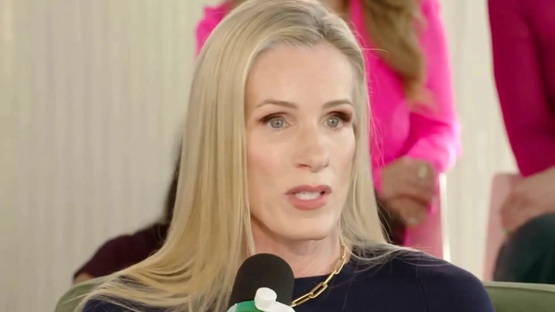 Efter viralt kiss cam-klip ved Coldplay-koncert: Her står de nu