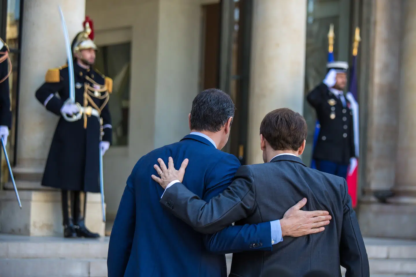 Den spanske premierminister, Pedro Sánchez, og Frankrigs præsident, Emmanuel Macron, er begge på det personlige plan historisk upopulære blandt vælgerne. Alligevel har deres partier og allierede på det seneste klaret sig overraskende godt ved en række valg.