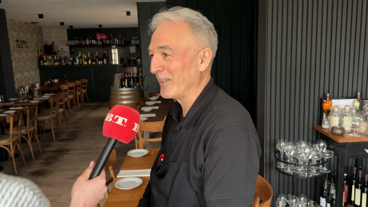 Agim Qamili inviterer gerne til fodboldfest efter kampen torsdag aften.