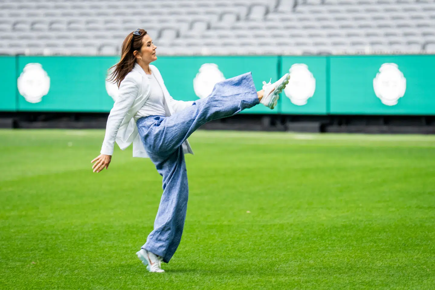 Ifølge den australske journalist Taylor Aiken, der har fulgt statsbesøget, har dette billede af dronning Mary været et af højdepunkterne for mange australiere.