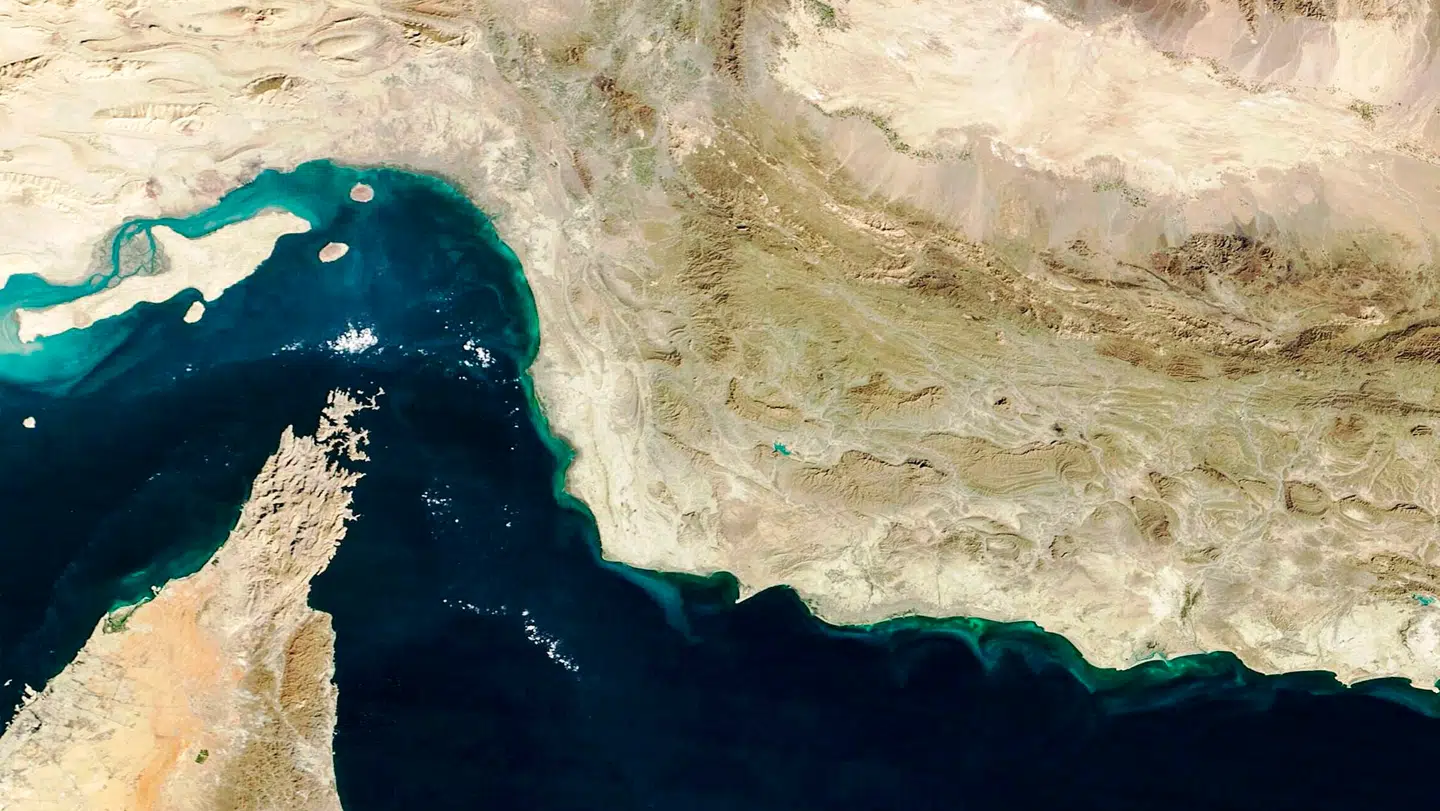 Her ses Hormuzstrædet, hvor omtrent en femtedel af verdens olie udgår fra. Havde USA angrebet Irans energiforsyning og Iran svaret med angreb på en række Golfstater, så kunne olie- og gaspriser have nået hidtil usete niveauer.