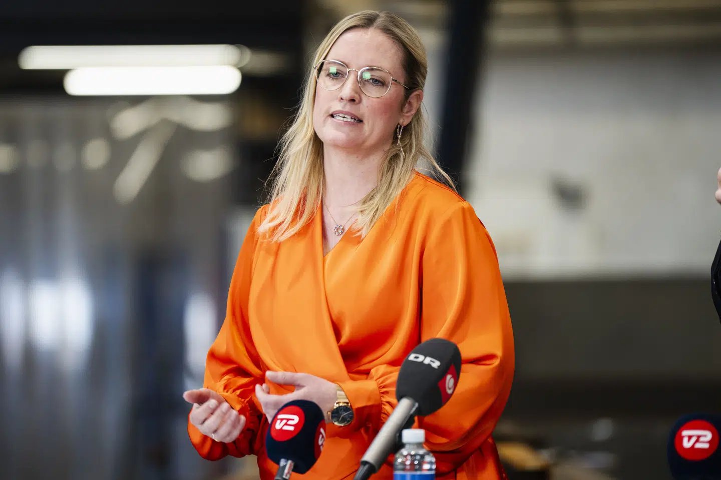 - Set i bakspejlet er det åbenlyst, at forklaringen er, at det var miljøministeren, der var mere interesseret i at blive klar til Socialdemokratiets valgkamp end at forberede en proces med et fagligt underbygget beslutningsgrundlag, udtaler Stephanie Lose til Information om intern splid i regeringen over Miljøministeriets rapport om drikkevand.