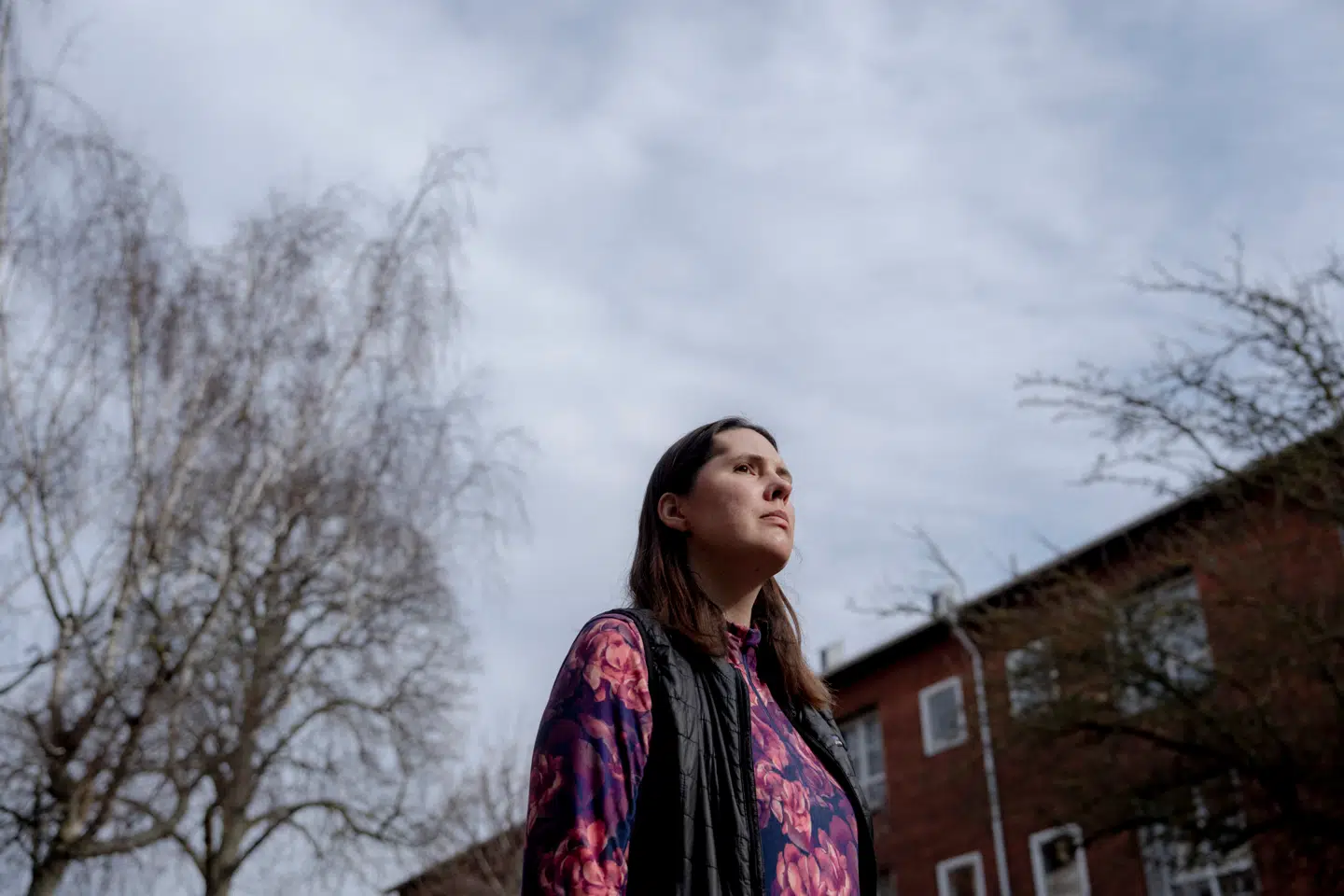 Julie Nielsen er uddannet dyrlæge og har været ramt af tre hjerneblødninger. Hun synes, at systemets (manglende) forventninger modarbejder hendes ønske om at få sig et fleksjob og bidrage til samfundet. Foto: Asger Ladefoged