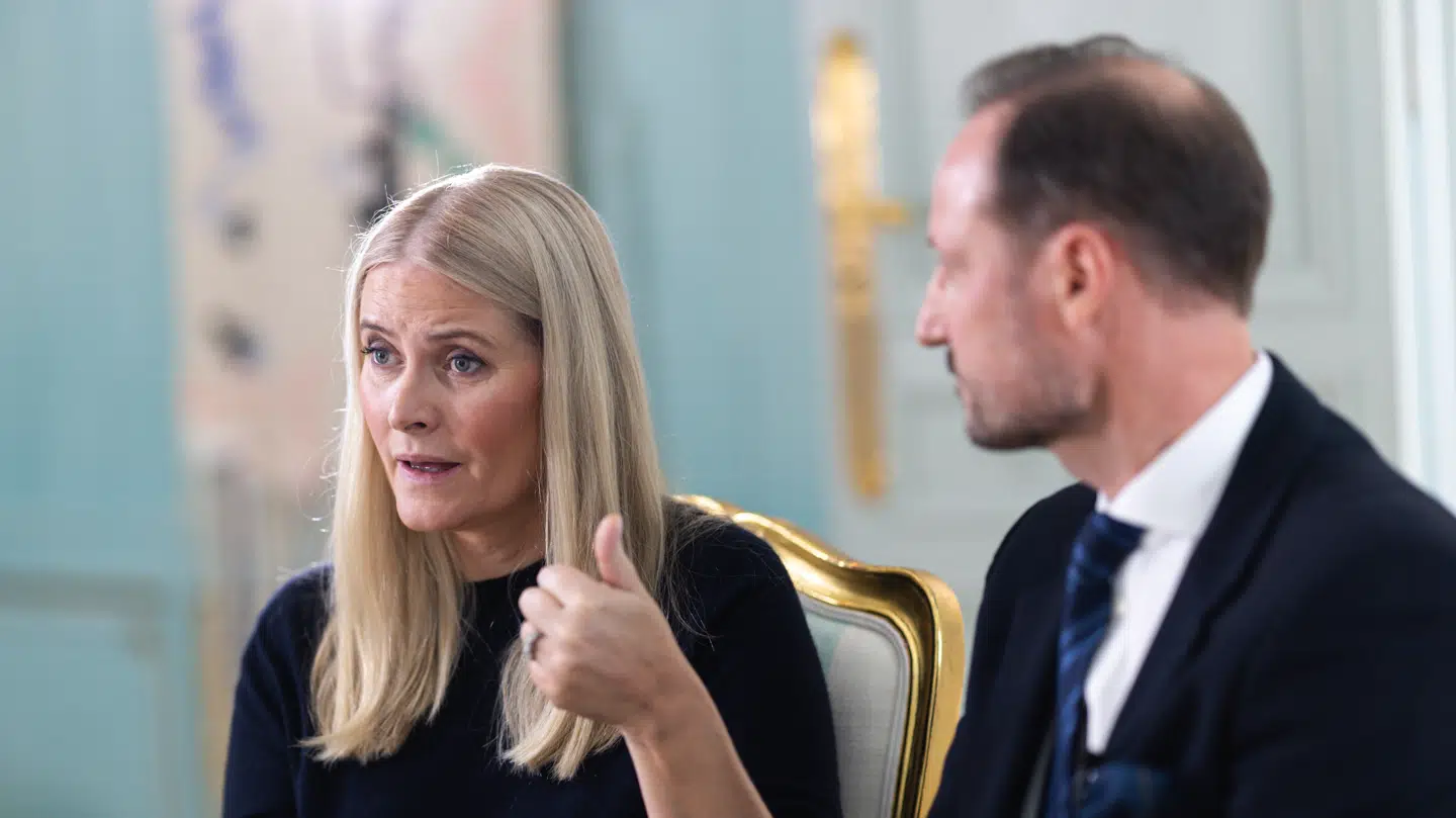Prinsesse Mette Marit og kronprins Haakon under interviewet med NRK.