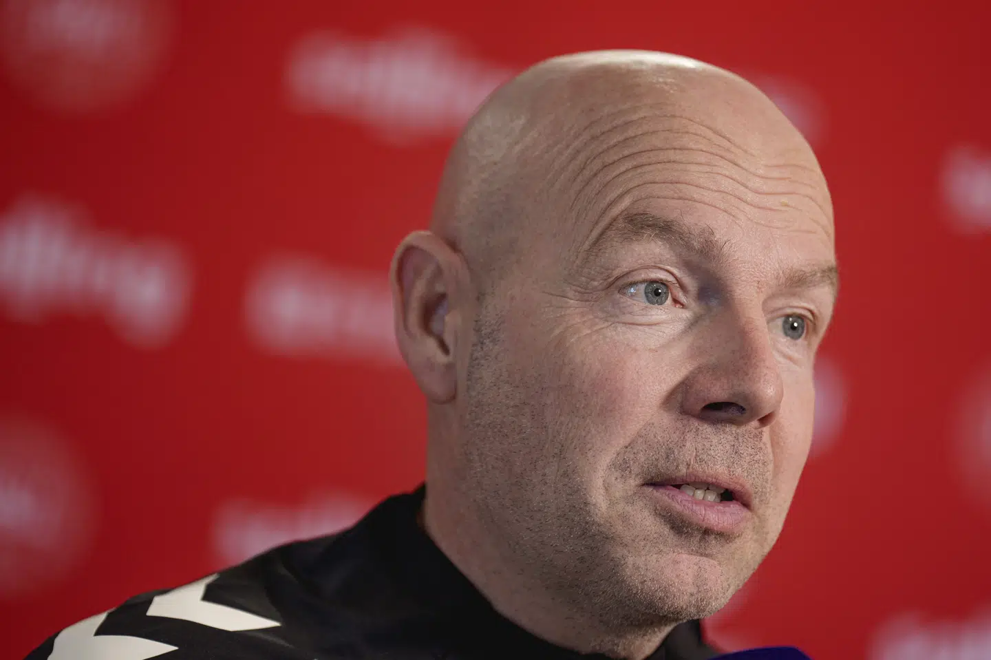 Brian Riemer har tre dage på træningsbanen med sit landshold inden torsdagens kamp mod Nordmakedonien.