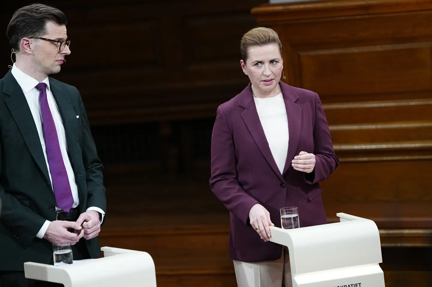 Statsminister Mette Frederiksen (S) og de 11 andre partiledere deltager mandag aften i den sidste partilederdebat inden valget tirsdag.
