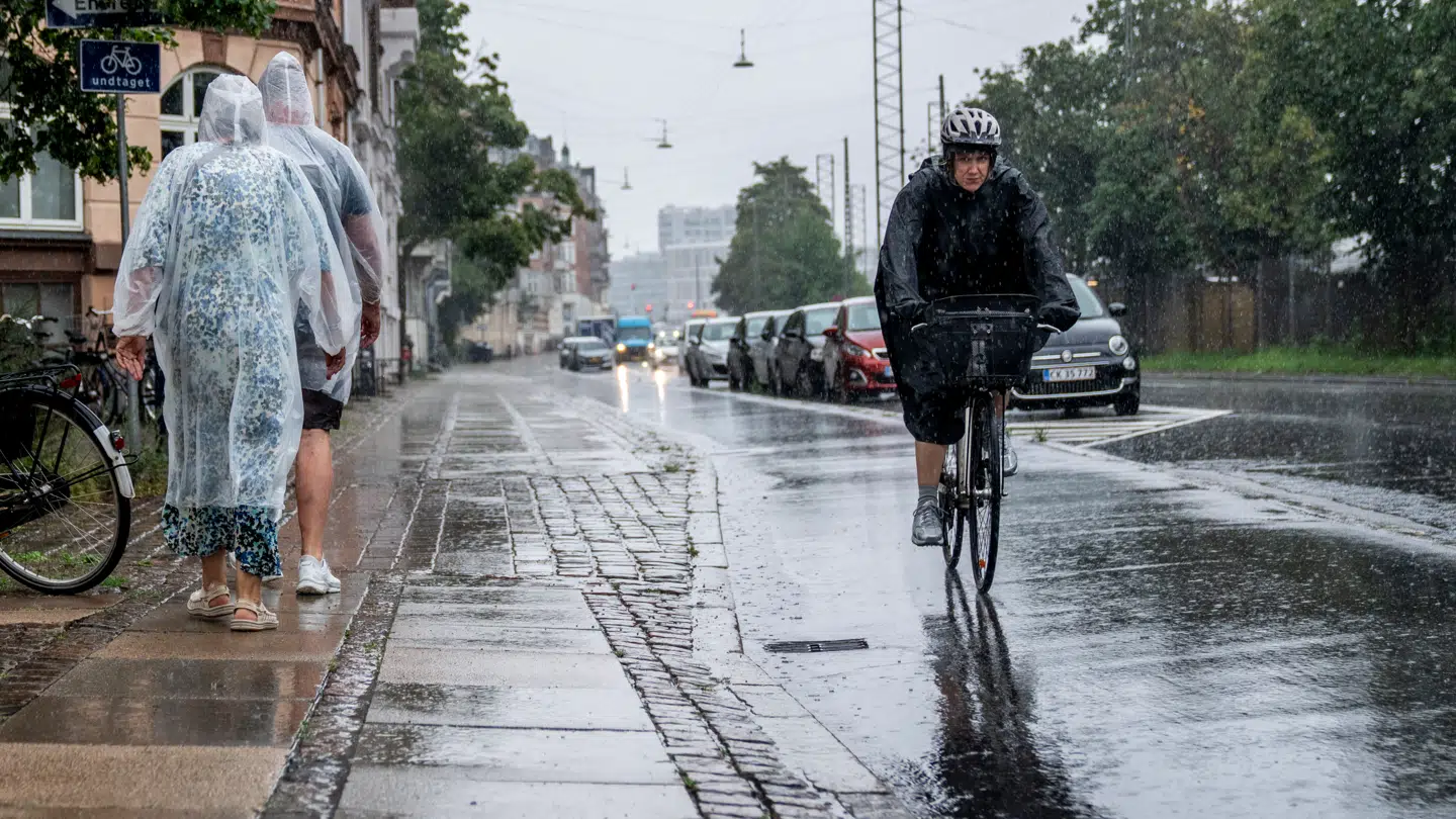 ARKIVFOTO. Det bliver en våd 24. marts ifølge DMI.