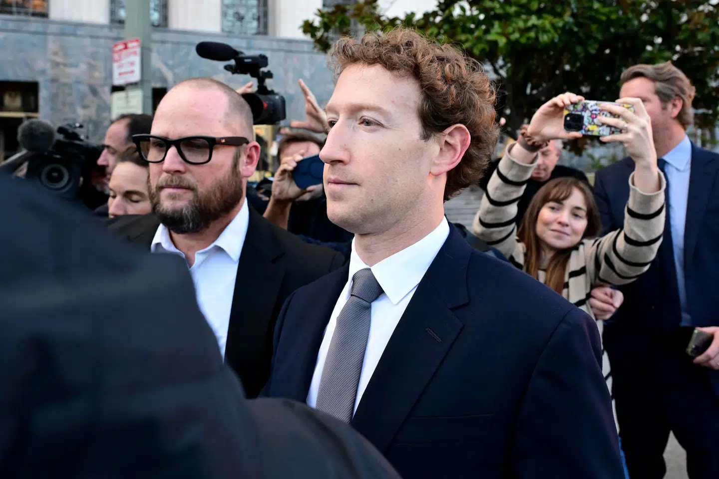 Metas topchef, Mark Zuckerberg, forlader retssalen i Los Angeles 18. februar, efter at han har afgivet vidneforklaring i sagen. (Arkivfoto).
