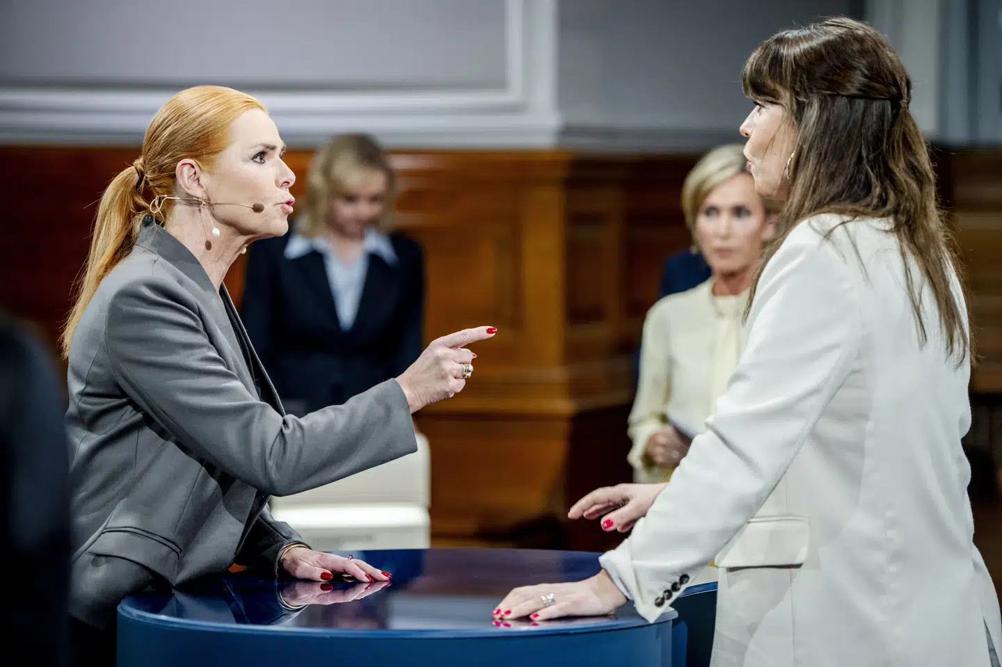 Partilederne har været samlet til en række debatter før valget. Det var de også mandag aften. Her skulle formanden for Danmarksdemokraterne, Inger Støjberg, og politisk leder for Alternativet Franciska Rosenkilde i direkte duel under TV 2's partilederdebat 'Det sidste svar' i Fællessalen på Christiansborg. (Arkivfoto).