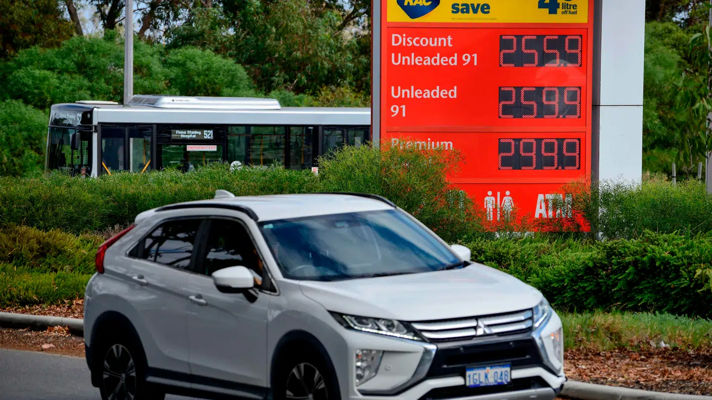 Manglende brændstof-leverancer og kunder, der hamstrer, får nu Australiena energiminister til at komme men en klar opfordring.