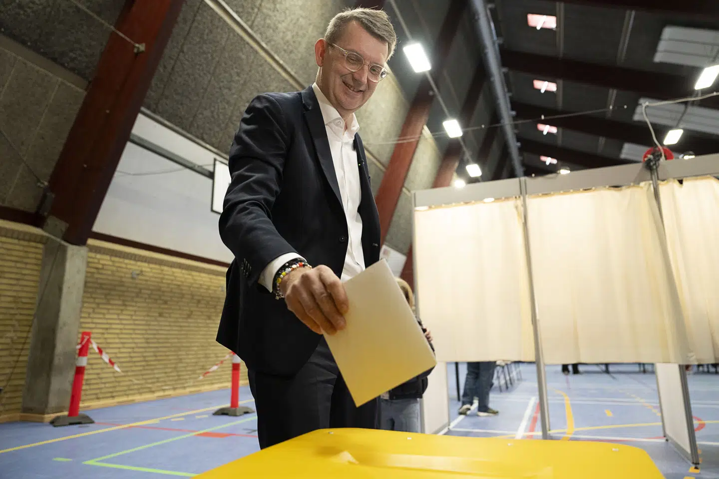 Venstre-formand Troels Lund Poulsen siger på valgstedet i Store Merløse, at han har en god fornemmelse. Han afviser, at det bliver sidste valg med ham som formand for Venstre, selv hvis partiet går tilbage.