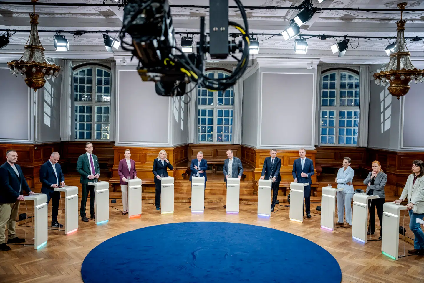 12 partier står til at komme i Folketinget, men de seks største ai-modeller stemmer smalt på Radikale Venstre, Alternativet og Enhedslisten i DR/Altingets kandidattest. Selv under »tvang« er det svært at få modellerne til at stemme på Venstre og Dansk Folkeparti.