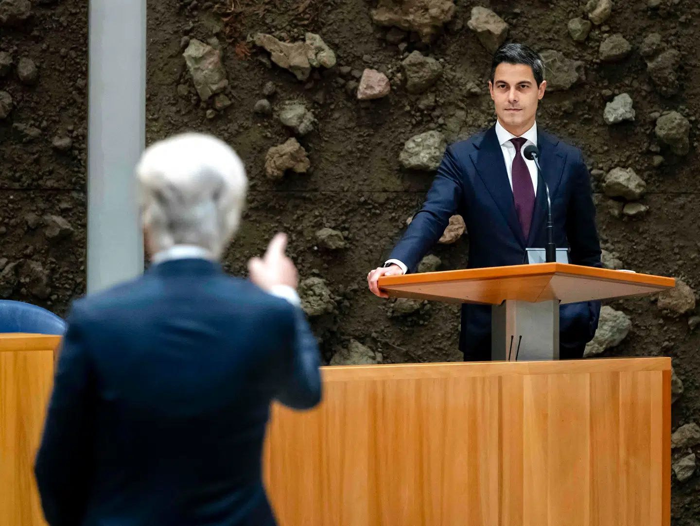 Ved det seneste hollandske valg blev den nye premierminister, Rob Jettens, parti kun lige akkurat større end Geert Wilders' Frihedsparti. Nu står Jetten over for en svær opgave.