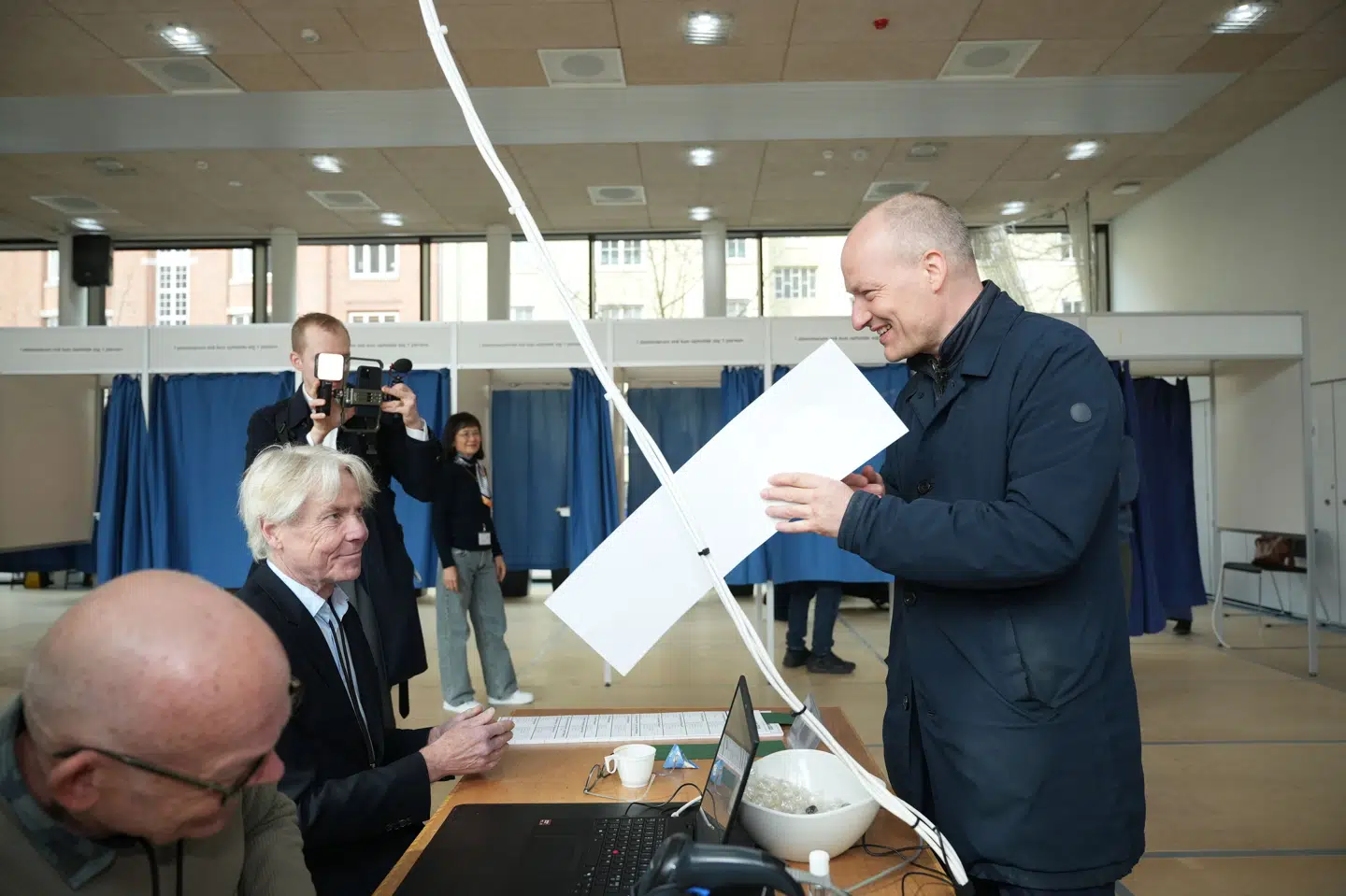 Enhedslistens politiske ordfører, Pelle Dragsted, håber på en rød-grøn regering, og han opfordrer alle til at stemme til folketingsvalget tirsdag.
