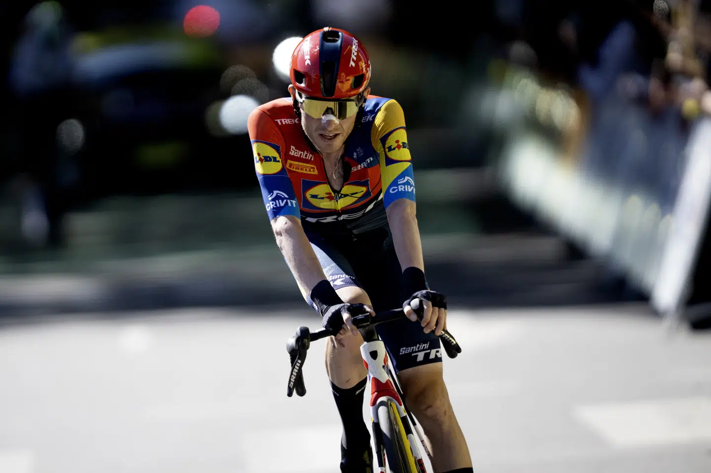 Mattias Skjelmose kom modsat sin annoncerede medkaptajn, Derek Gee, i mål med de andre favoritter på 1. etape af Catalonien Rundt mandag. (Arkivfoto).