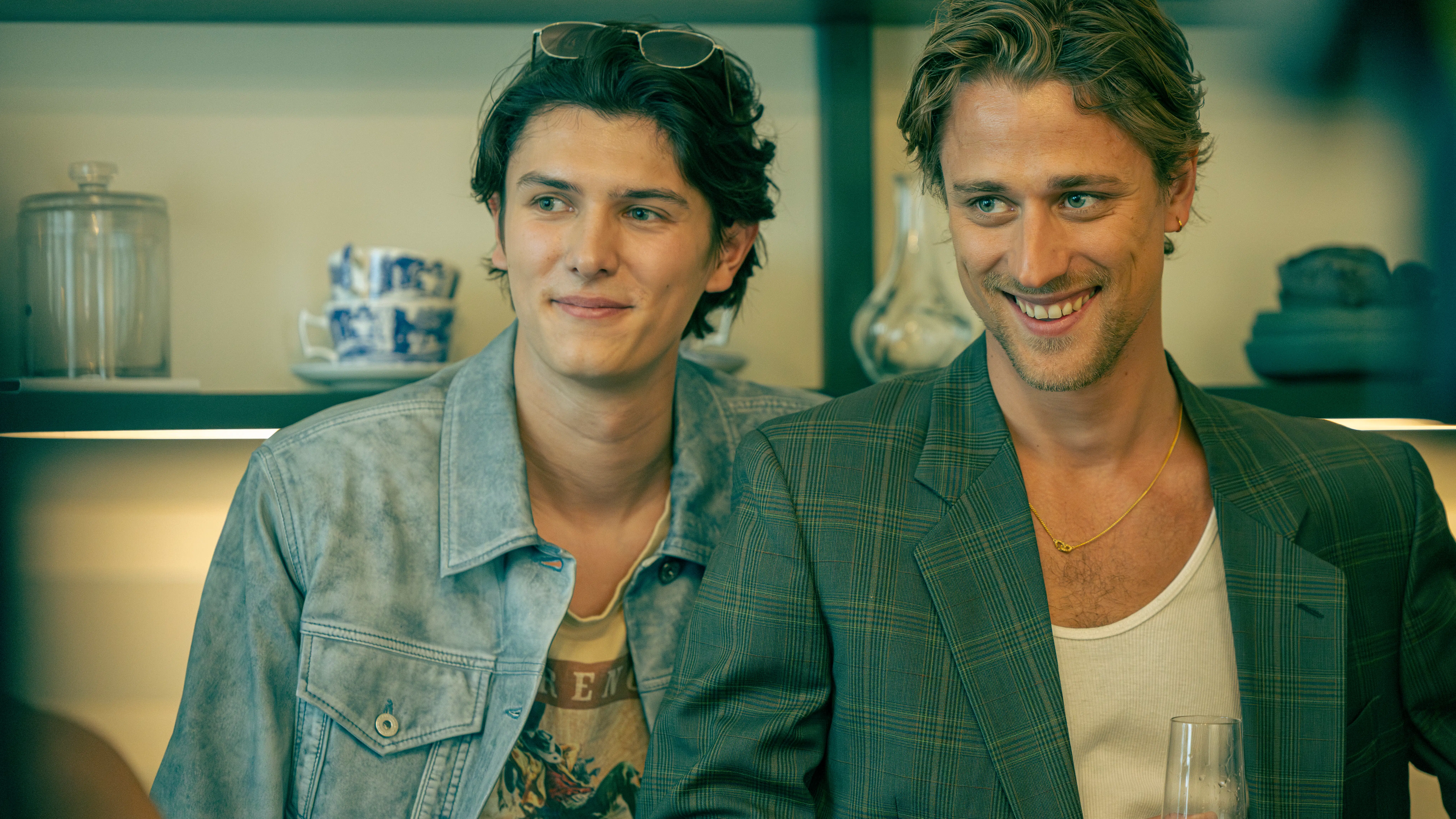 Han er et svigtet barn, der fester igennem – Grev Nikolai debuterer i film om den sårbare generation