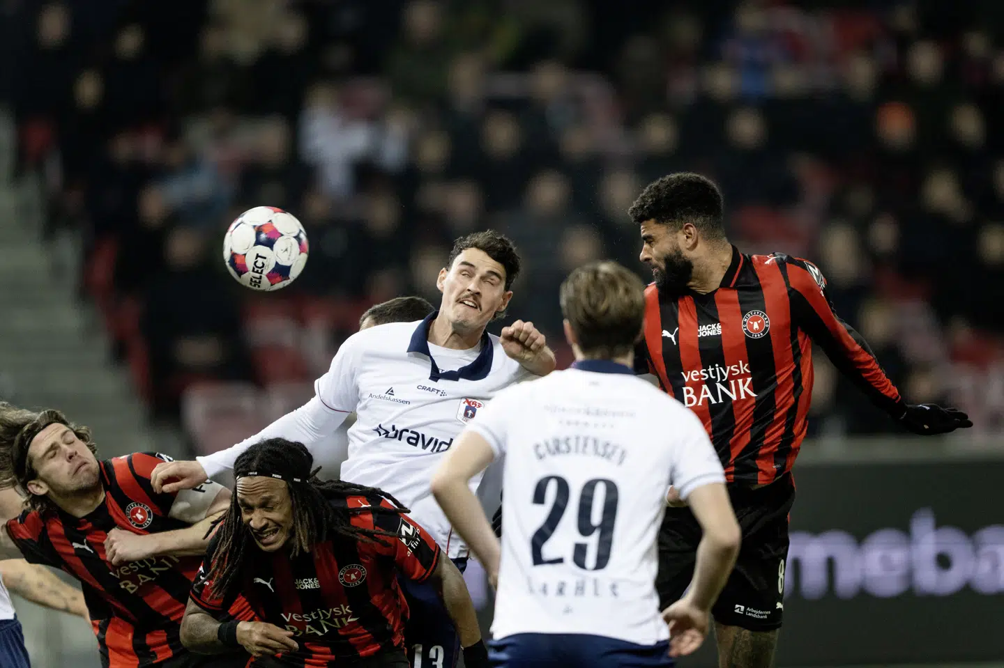 FC Midtjylland og AGF skal som aktuelle tophold i Superligaen formentlig begge prøve kræfter med europæisk fodbold i næste sæson. (Arkivfoto).