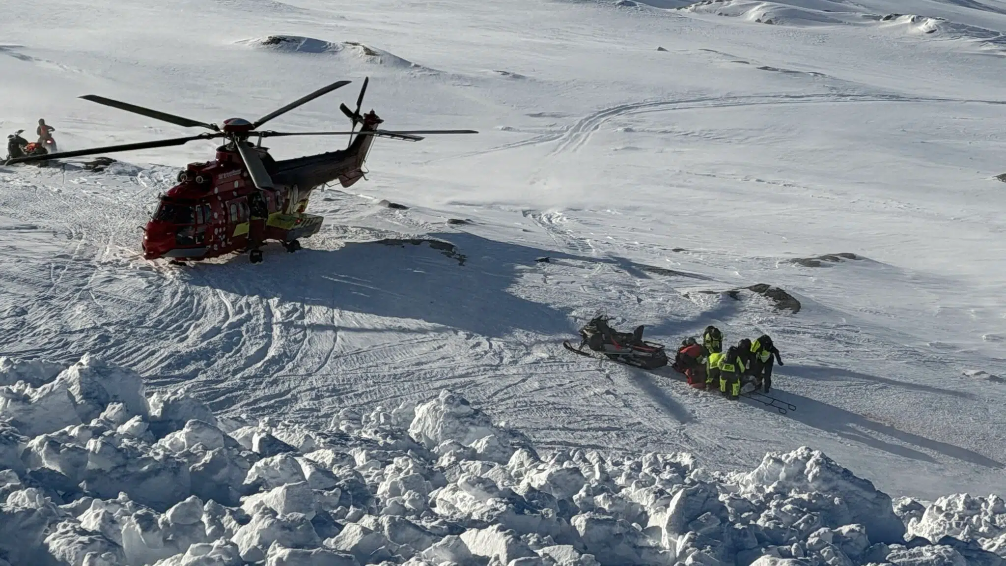 Vild redningsaktion: To personer overlevede lavine i Nuuk