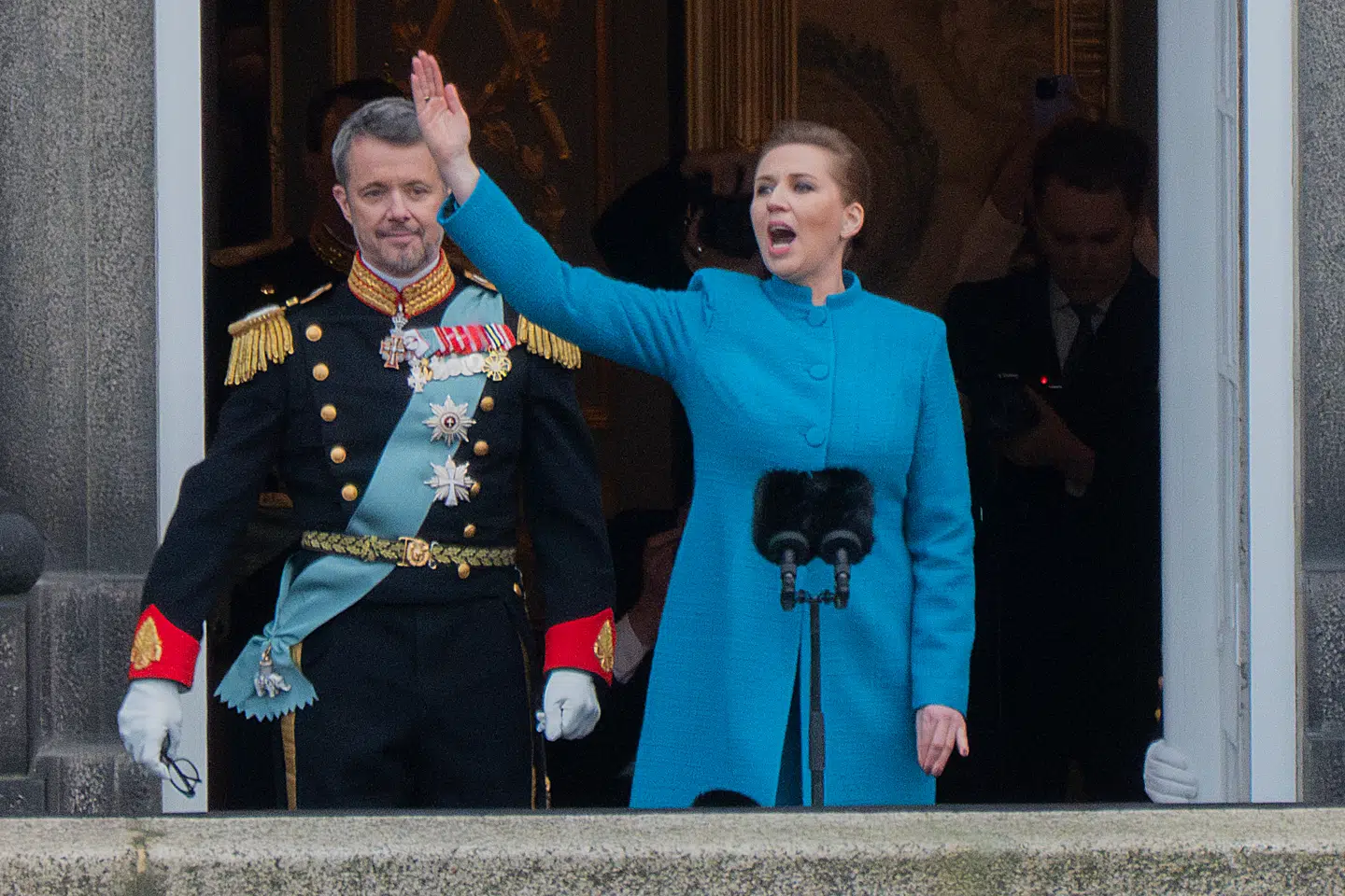 Statsminister Mette Frederiksen udråbte et leve for kong Frederik på dagen for tronskiftet. Efter valget får kong Frederik en særlig rolle.