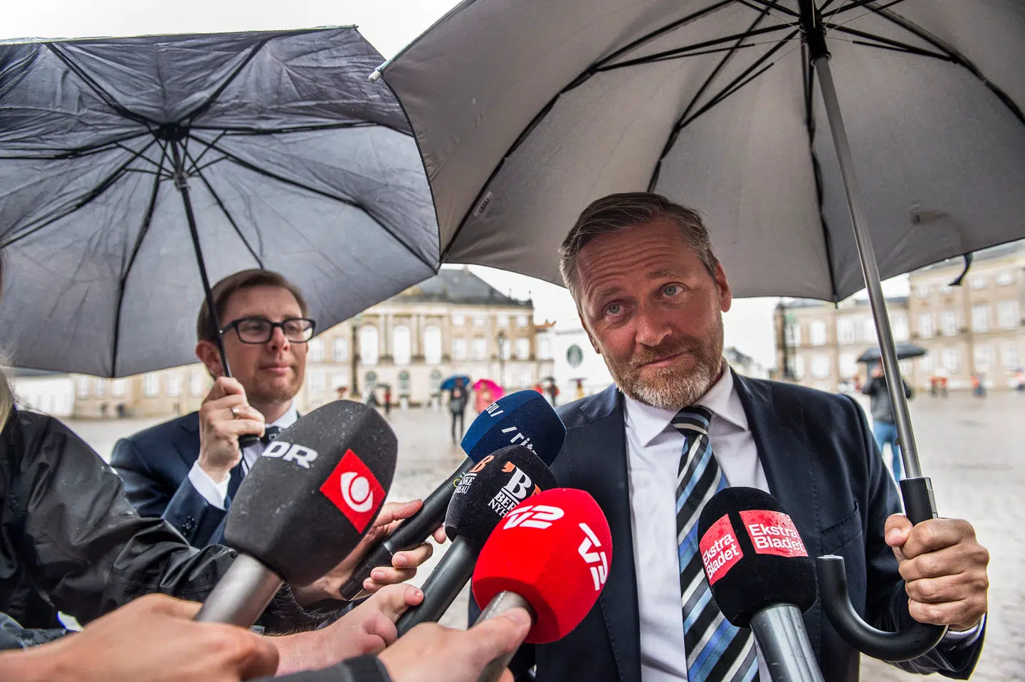 Anders Samuelsen og Simon Emil Ammitzbøll-Bille, da de ankom til dronningerunde 22. juni i 2015.