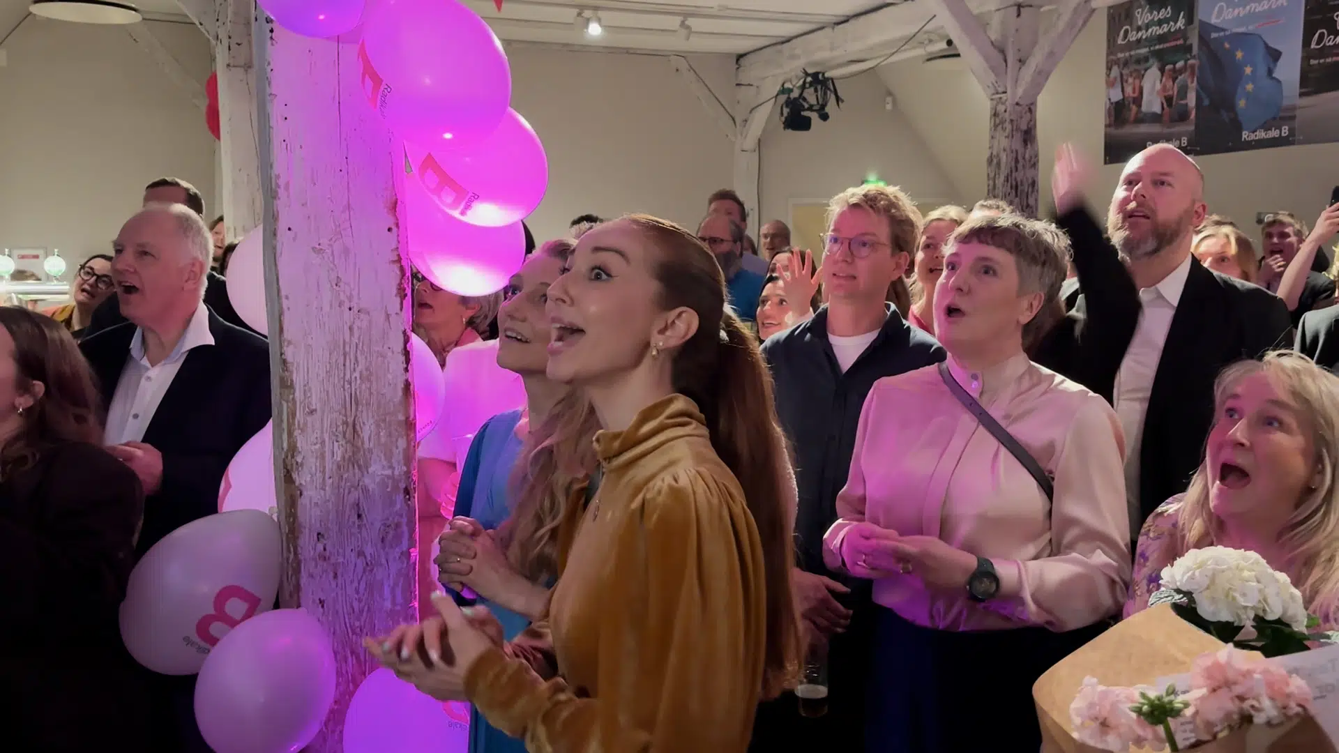 Kaos hos Radikale Venstre - lige som exitpoll skulle vises, gik lyden ud i lokalet