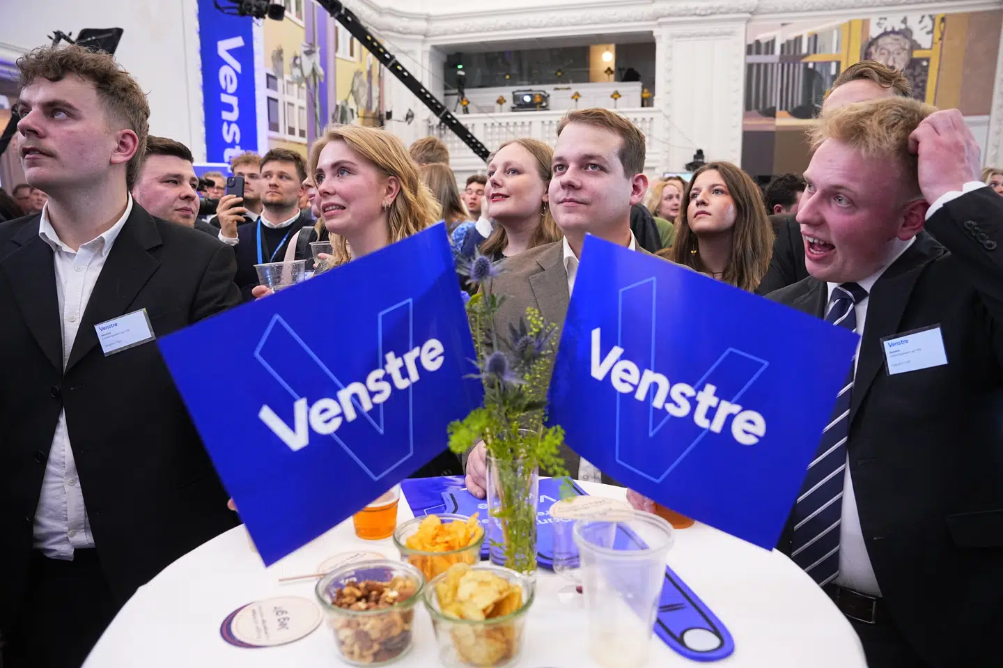 Venstre ser ud til at få det værste valg i partiets historie. Samtidig peger målinger på, at Liberal Alliance overhaler Venstre og bliver det største parti i blå blok.