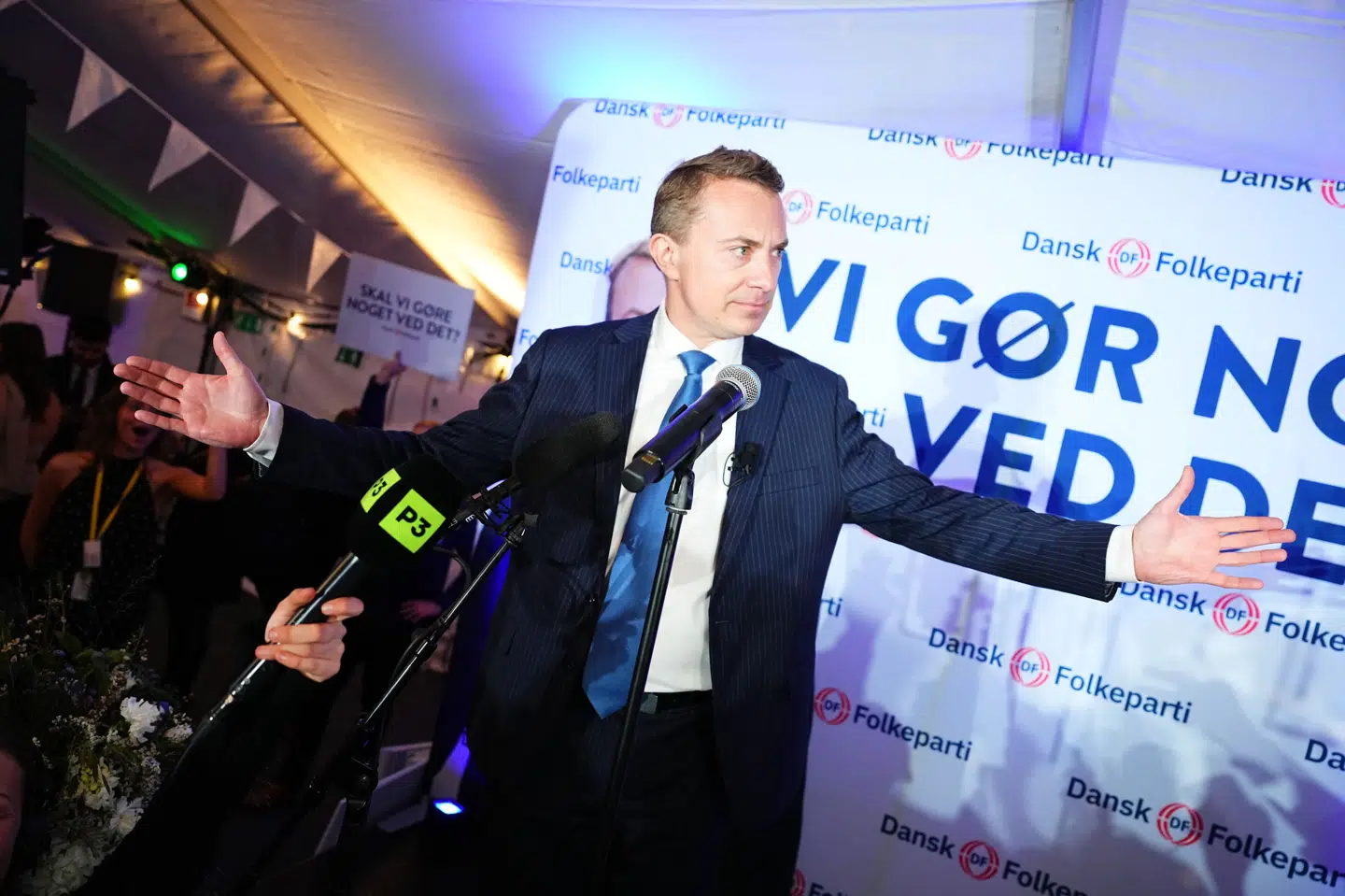 - Kære venner, Dansk Folkeparti er tilbage, siger formand Morten Messerschmidt, efter at valgstedsmålinger har vist, at partiet står til en tredobling.