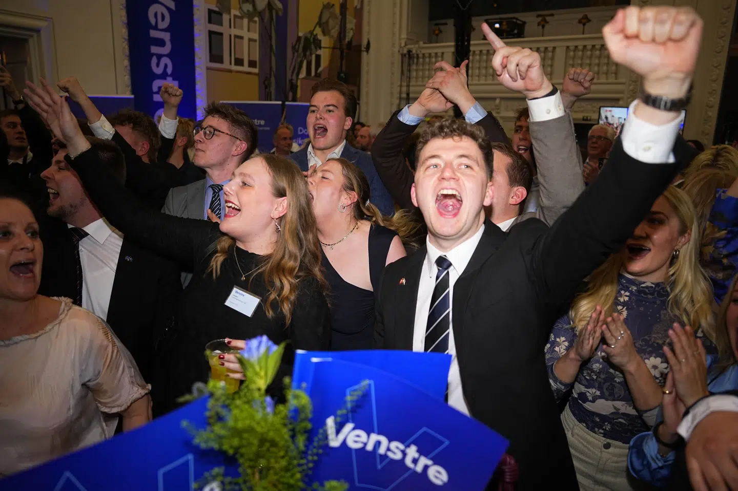 Der blev jublet ved Venstres valgfest, da DR's første prognose viste, at partiet står til at bevare sin position som største parti i blå blok. Partiet ser samtidig ud til at få sit værste valgresultat nogensinde.